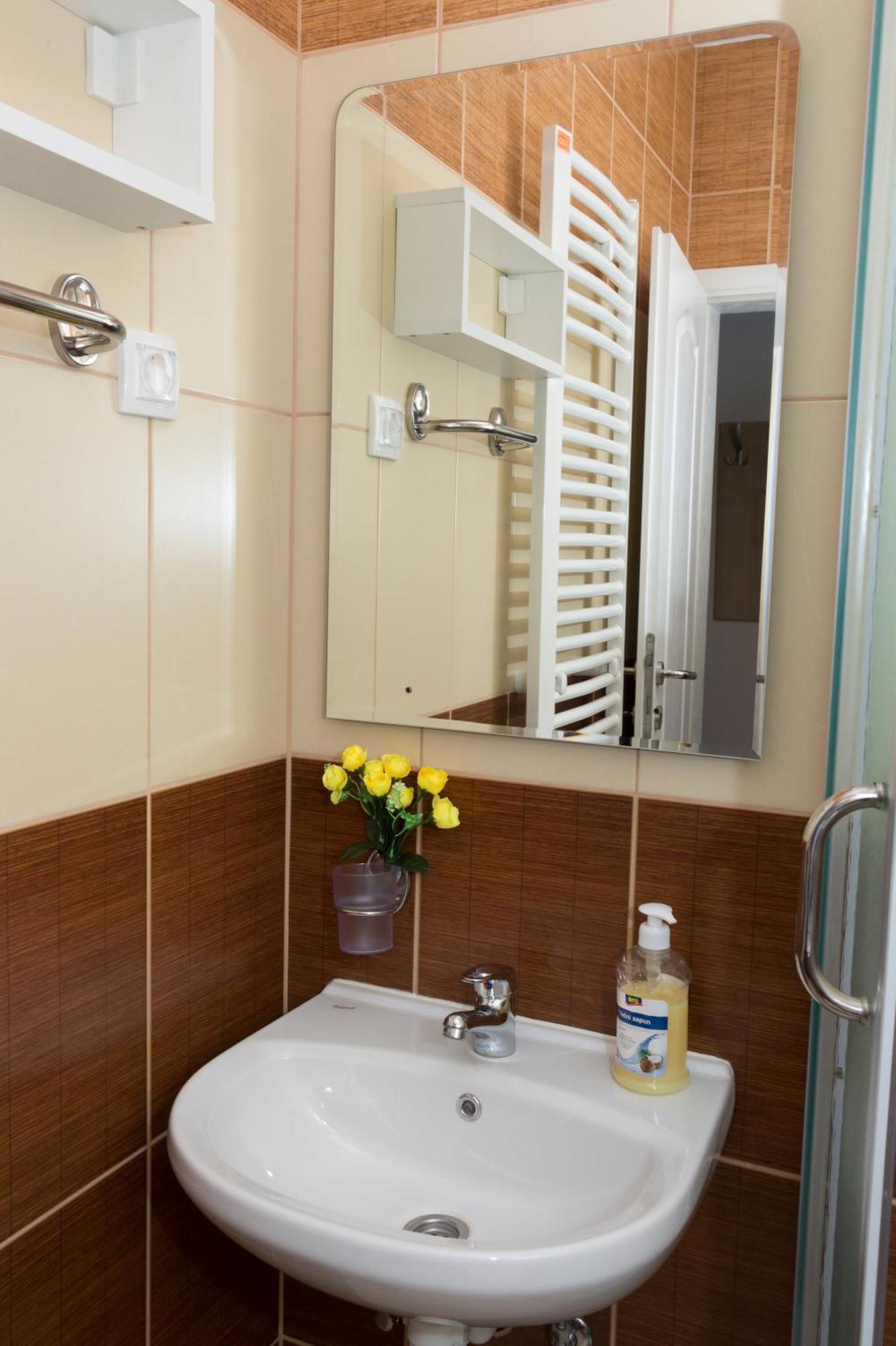 Kety Apartments Kragujevac Rum bild
